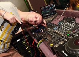 Hemingway Zg - M.I.L.F. party - 04.01.