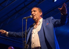 Mladen Grdović u ulozi humanitarca