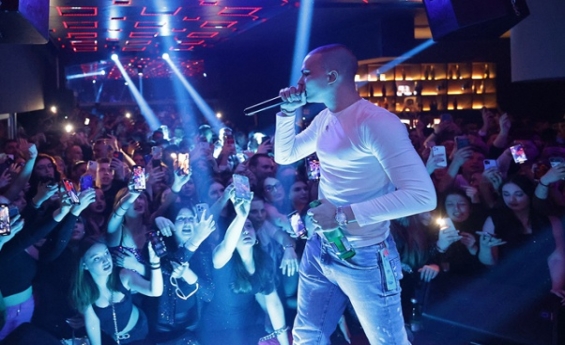 Azura Lounge | Eat | Club - Voyage Live - 24.02.