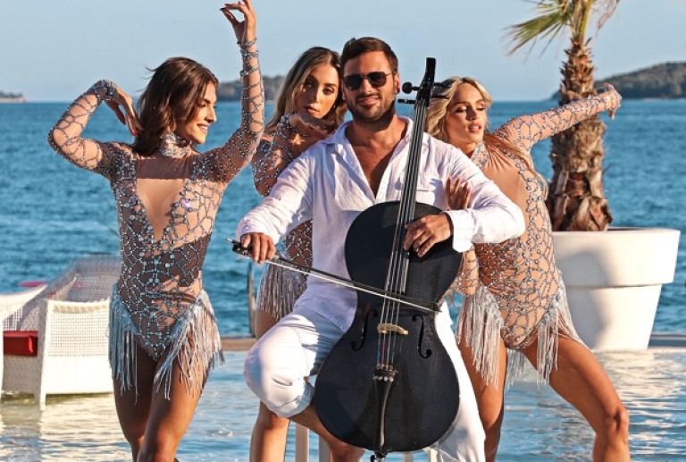 Hauser violončelom oživio latino hit 'Obsesión'