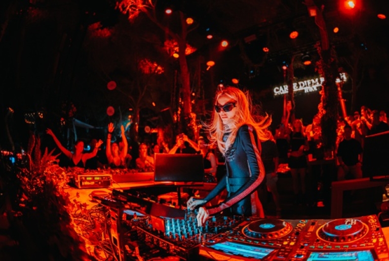 Carpe Diem Beach Club Hvar - ULTRA Beach & RESISTANCE - 16.07.