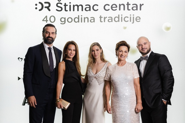 Uz poznata lica i biserne osmijehe, Štimac dental centar proslavio 40 godina izvrsnosti na prvom gala događaju nakon ljeta